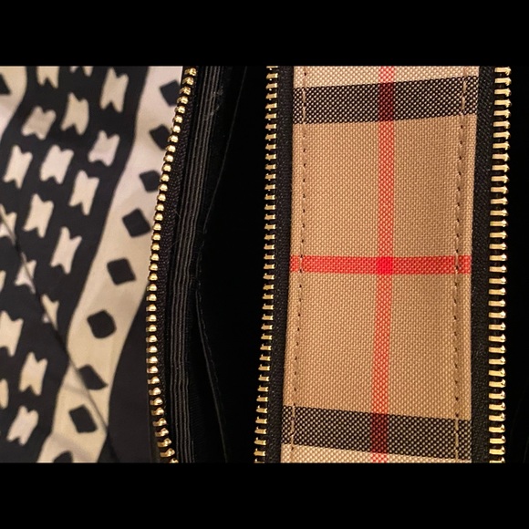 Burberry Handbag - Picture 6 of 6